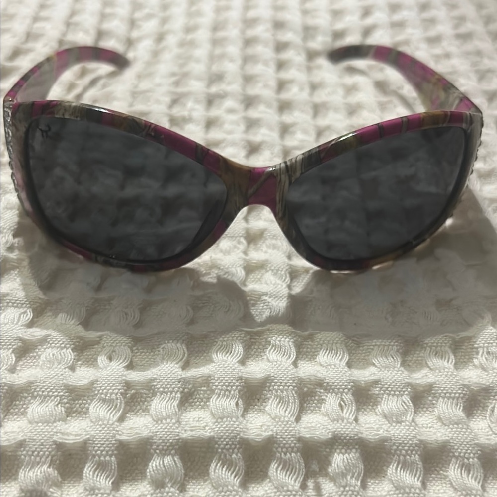 HORNZ Polarized Stylish Pink and Brown Camo Sunglasses with Blingo